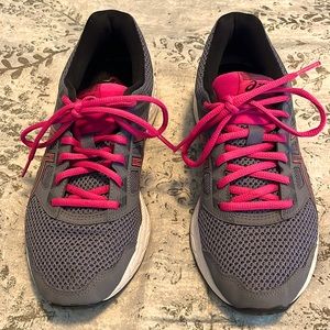 Women’s walking sneakers.  ASICS gently used. 1 month.